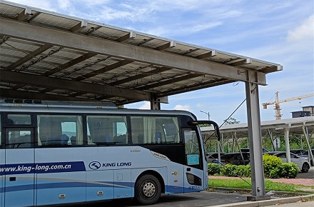 Solar Bus Parking staalconstructie montageproject
