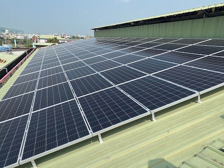 kingfeels installeert solar montage op een fabriek in thailand.
